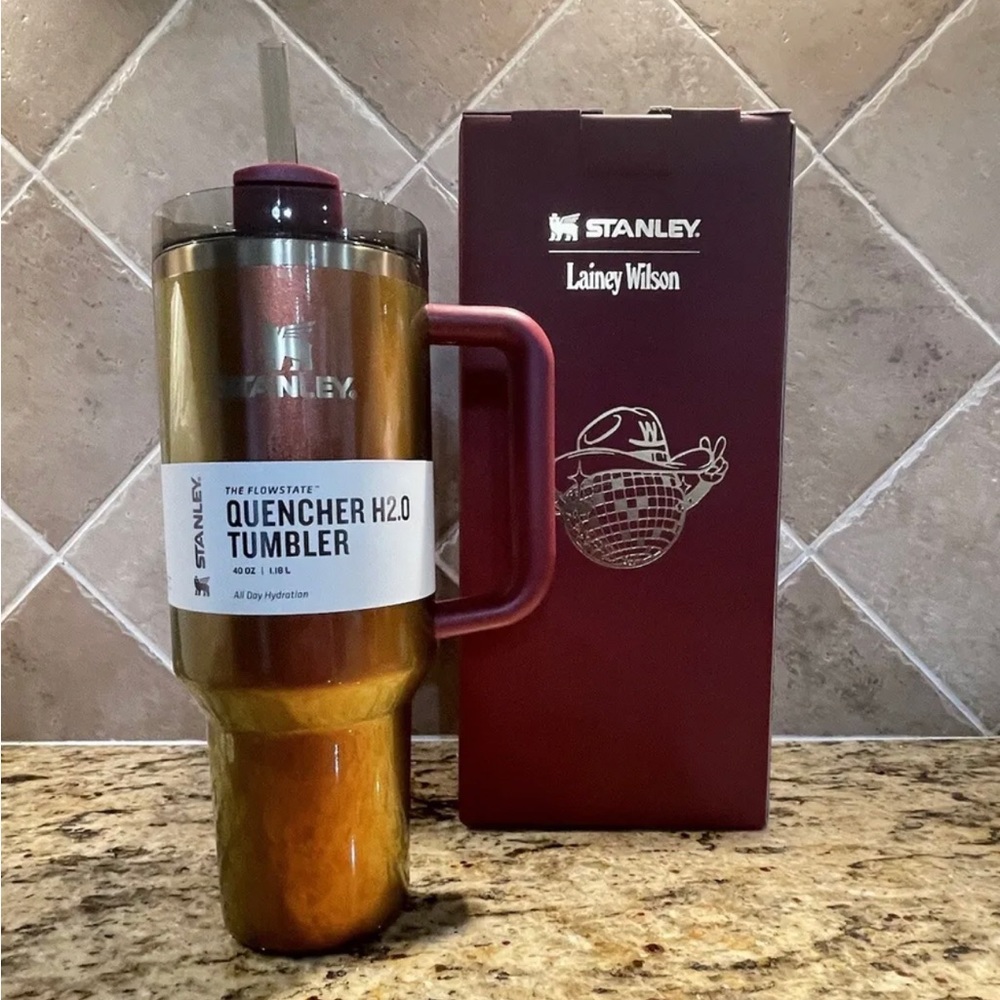 NEW Stanley x Lainey Wilson Country Gold Quencher Tumbler H2.0 40OZ